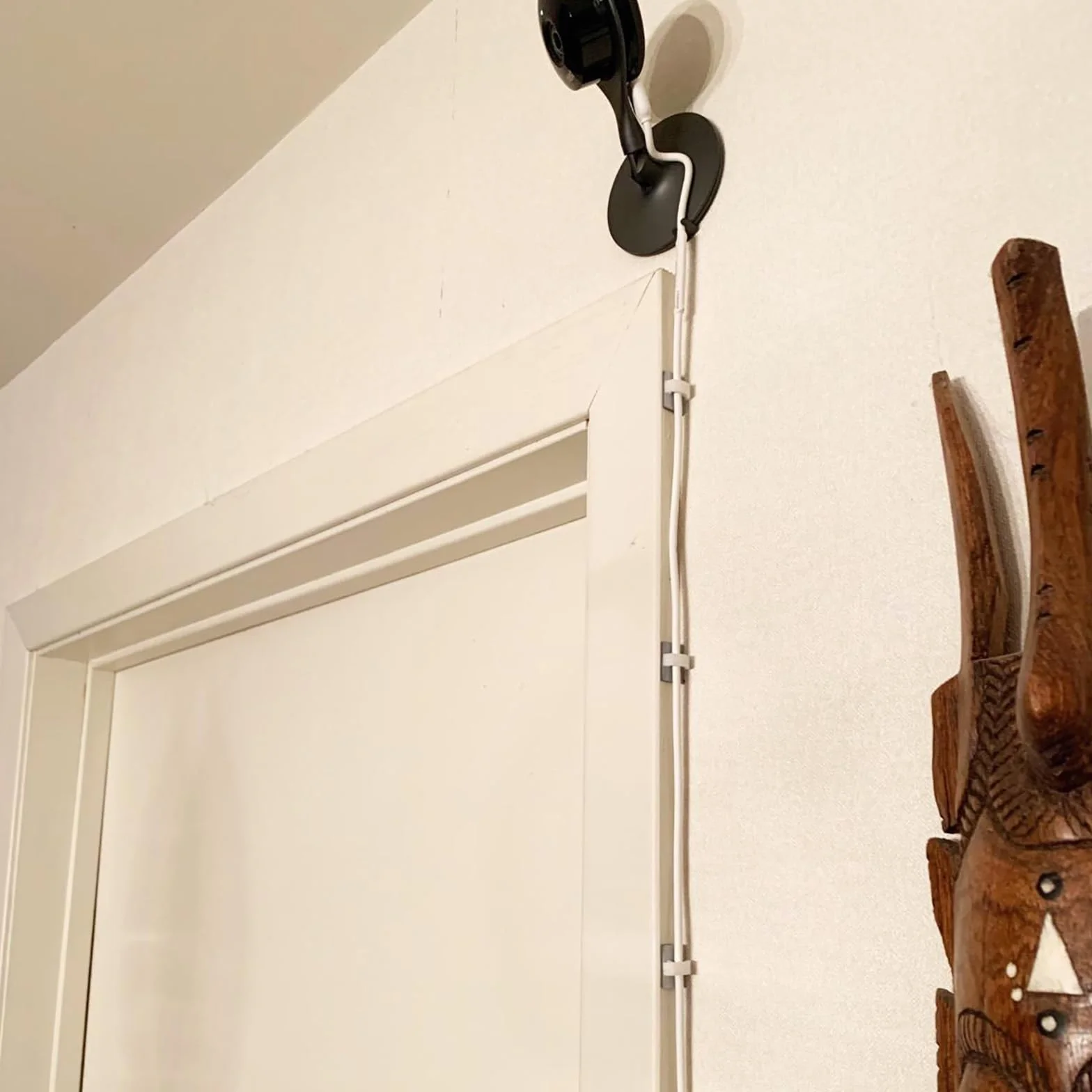 100 szt. samoprzylepnych uchwytów na kabel, trwałe, 3M do użytku na zewnątrz i wewnątrz, klipsy do organizera kablowego, zaciski kablowe na biurku, do mocowania łańcucha świetlnego, biura, domu