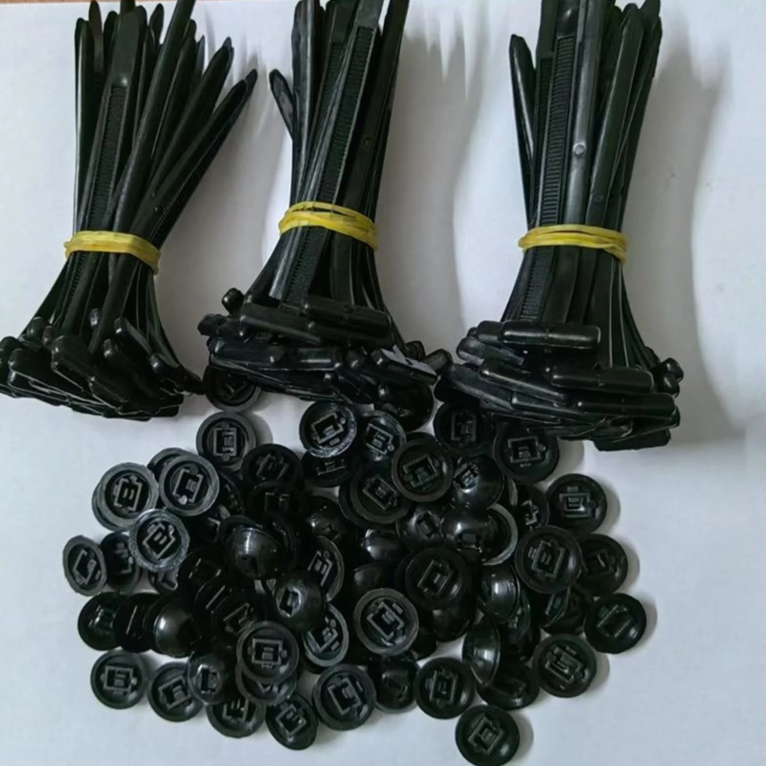 100 Pcs Nylon Zip Ties Heavy-Duty Cable Clips Self-Locking for Auto Machine Home Repair 3.54x0.79x0.2in