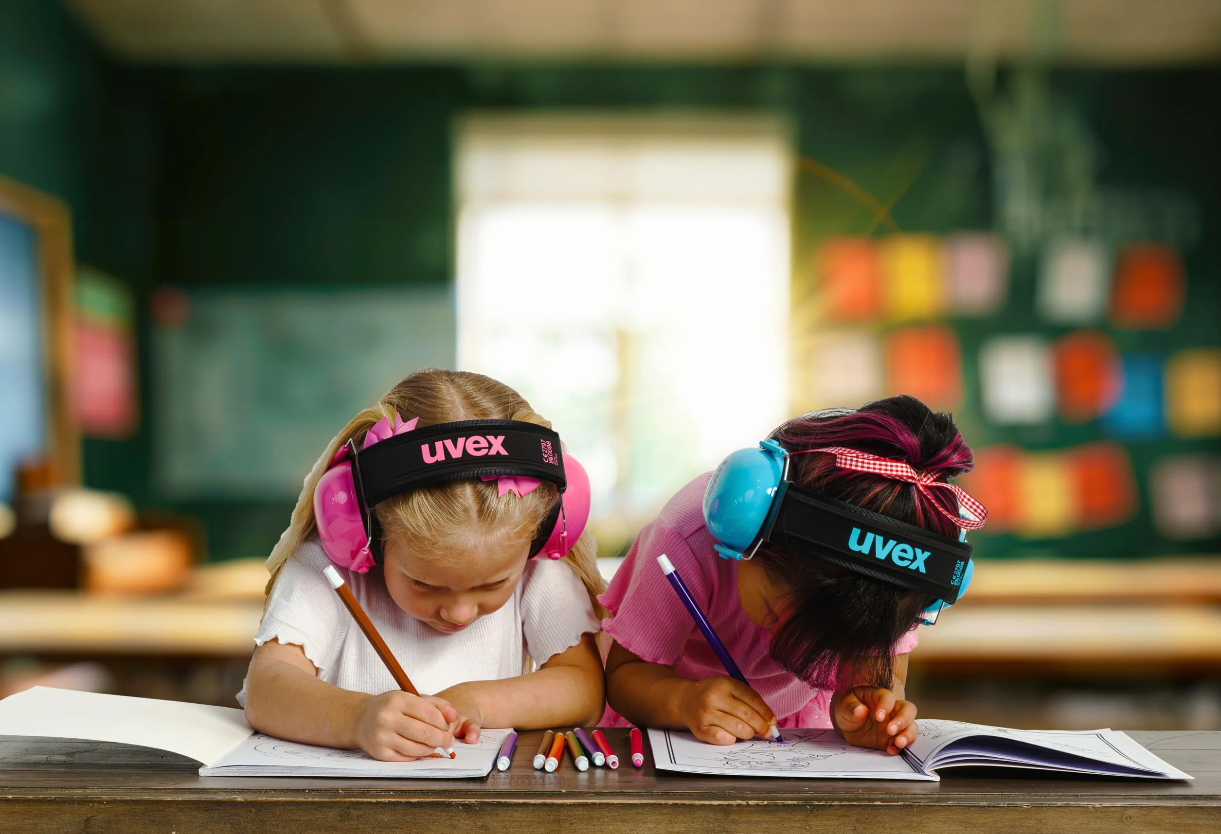 Uvex K junior - wyściełane nauszniki dla dzieci - SNR 29 dB i regulacja długości