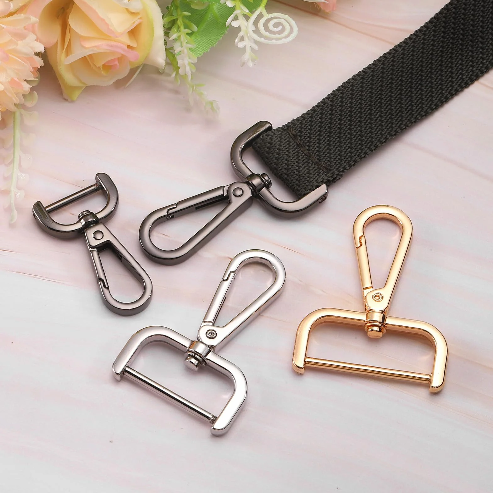 QUARKZMAN 4 szt. Obrotowe haczyki z karabińczykiem, 32 mm (1 cal) D-ring odpinany metalowy haczyk zatrzaskowy ze śrubokrętem do tworzenia toreb na klucze, czarny
