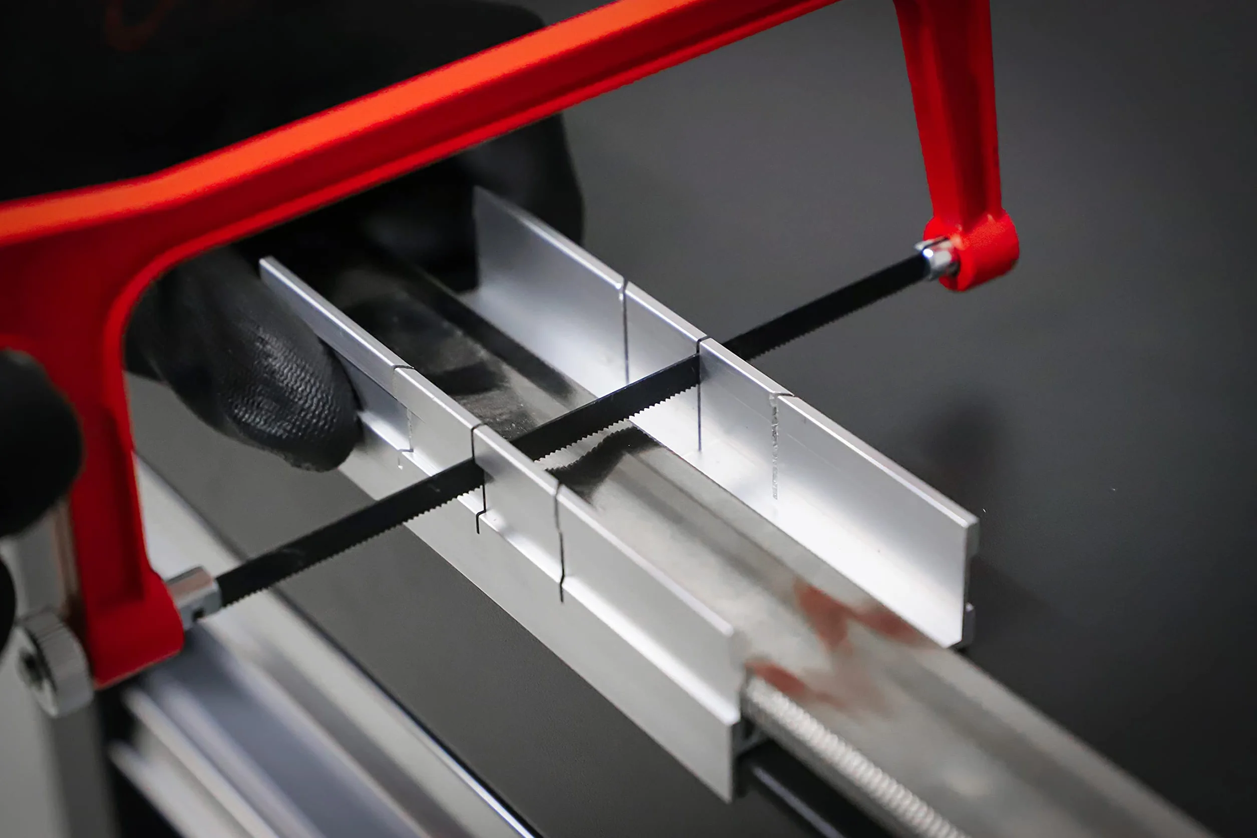 BGS Diy 2082 | Aluminiowa piłka do metalu | ze skrzynką uciosową i brzeszczotem | 150 mm